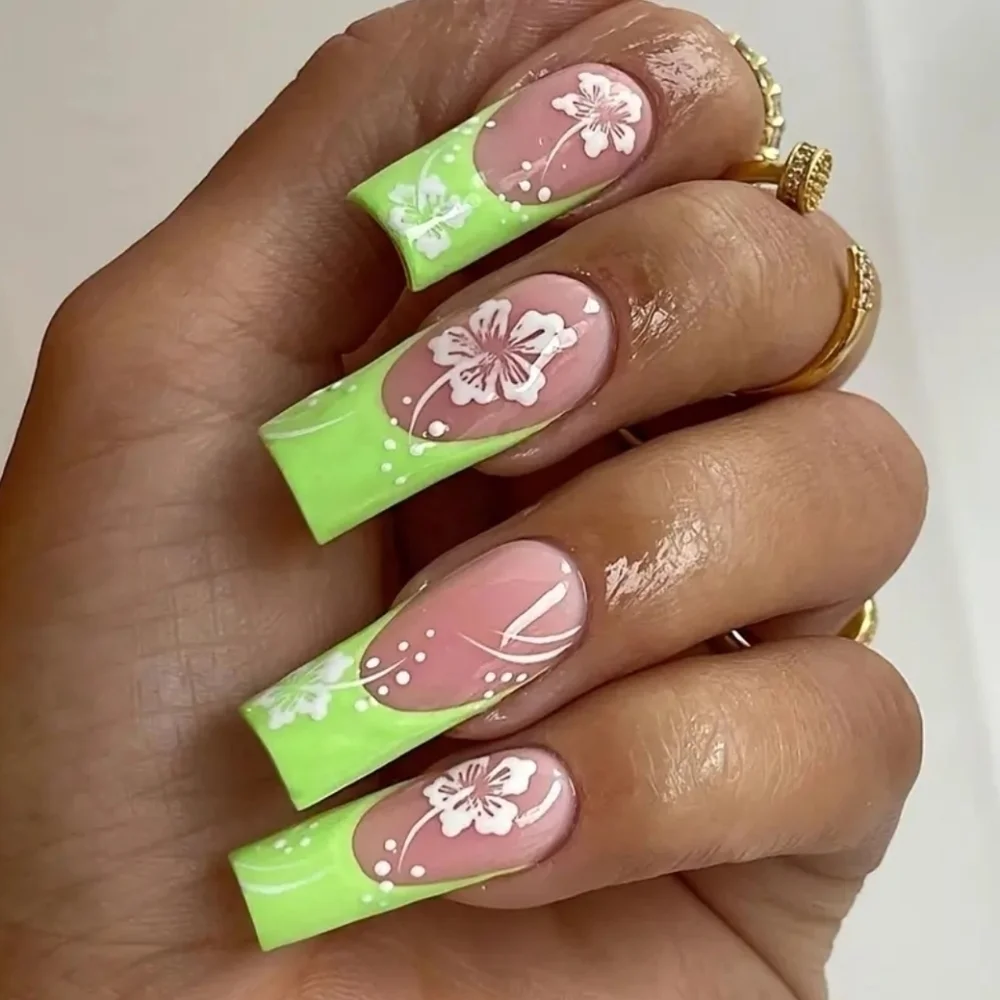 24 Pieces Fake press on nails